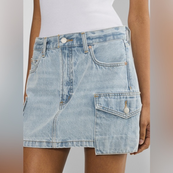 Aritzia Denim Forum Mid-Rise Cargo Skirt | Size: 23 | Excellent Condition - Picture 7 of 7